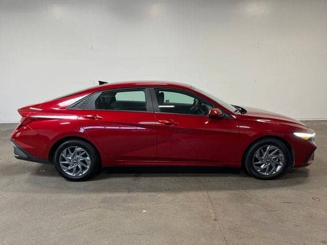 2024 Hyundai Elantra - Image 2