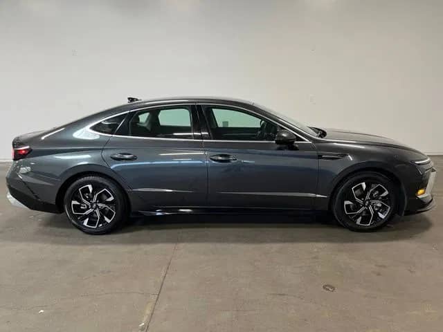 2024 Hyundai Sonata - Image 2