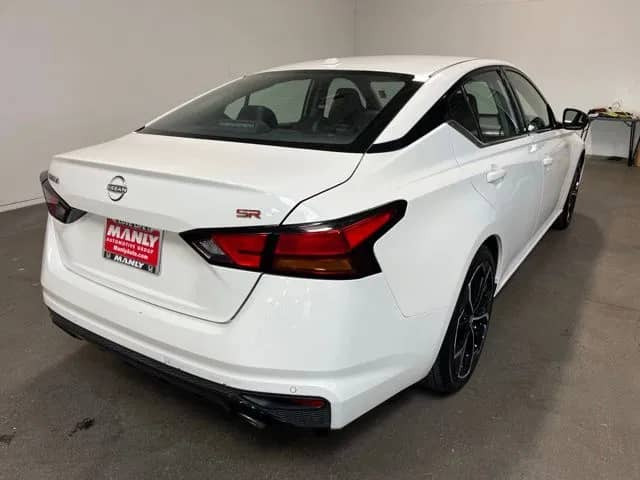 2024 Nissan Altima - Image 3
