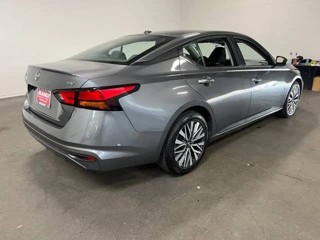 2024 Nissan Altima - Image 3