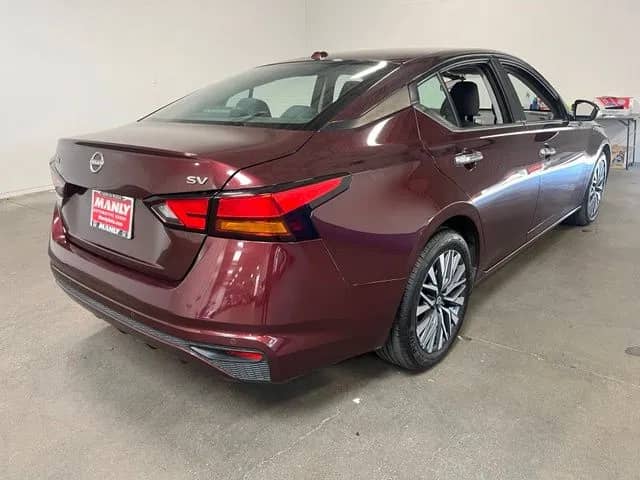 2024 Nissan Altima - Image 3