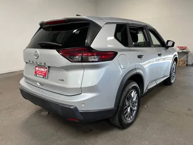 2024 Nissan Rogue - Image 3