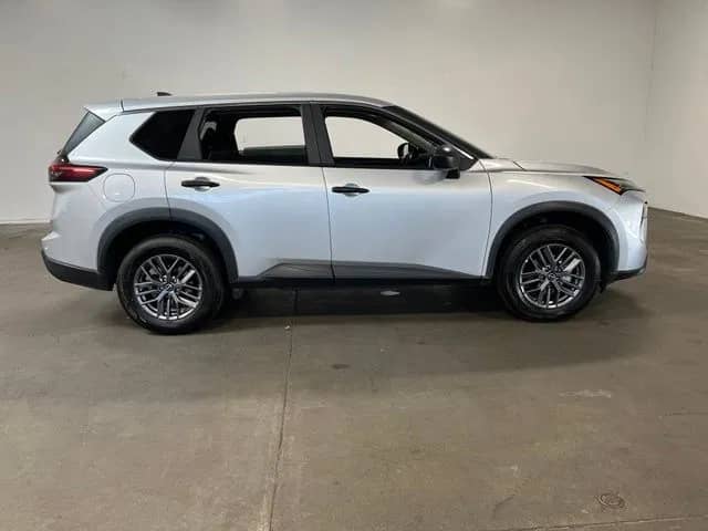 2024 Nissan Rogue - Image 2