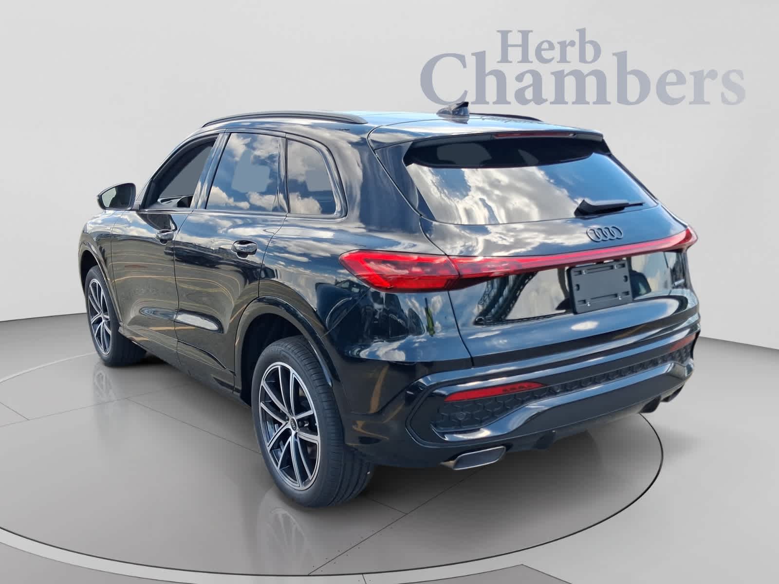 2026 Audi Q5 - Image 3