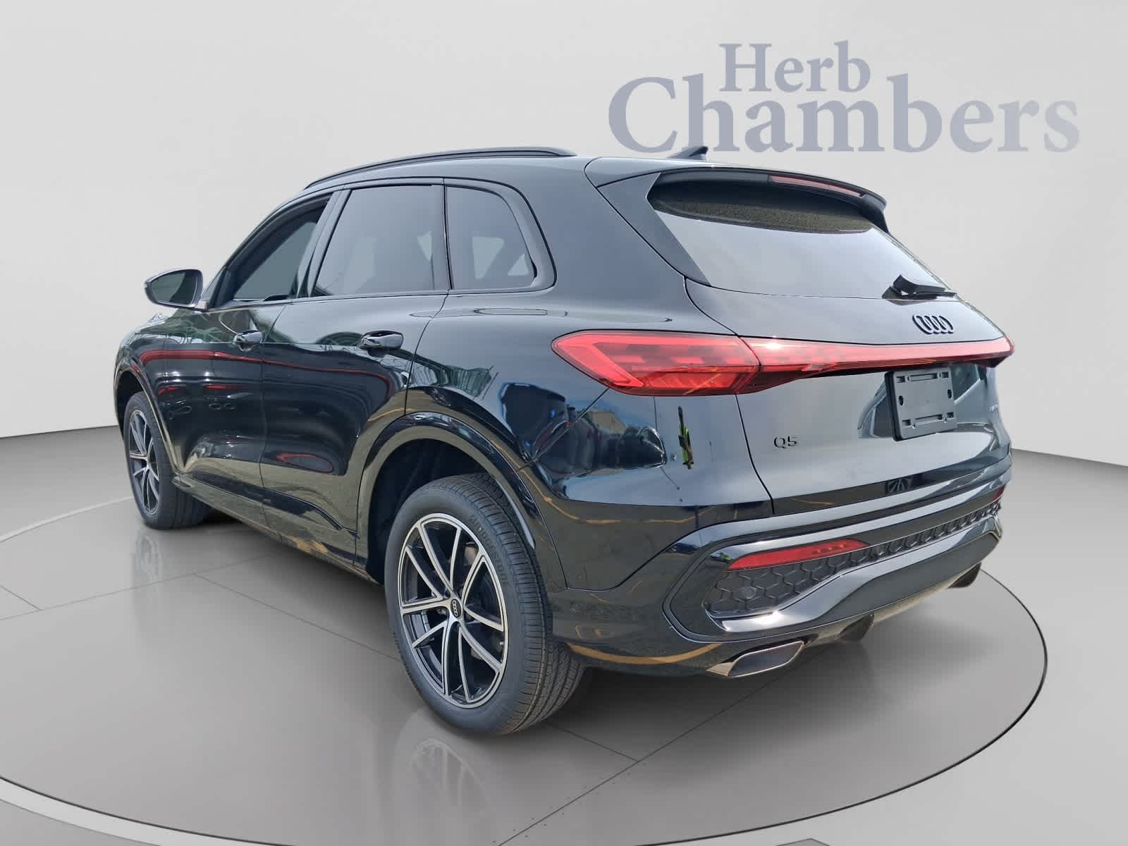 2026 Audi Q5 - Image 3