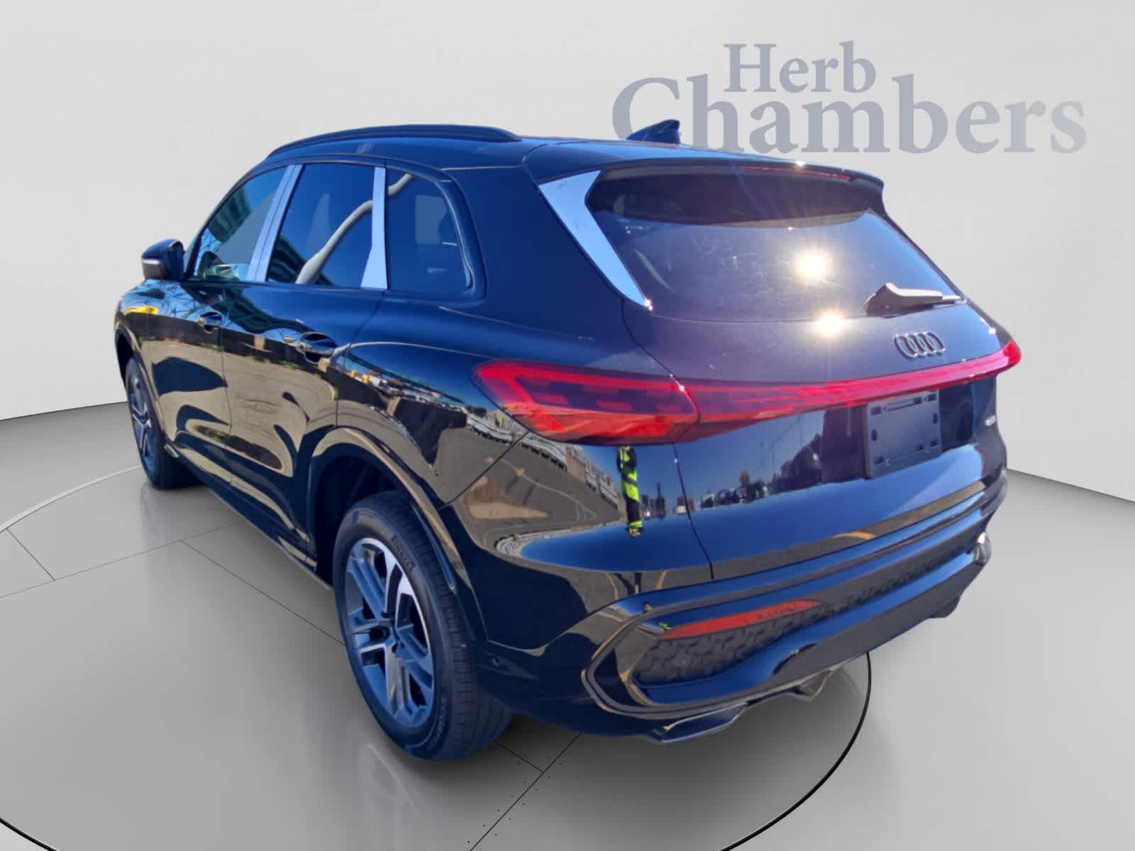 2026 Audi Q5 - Image 2