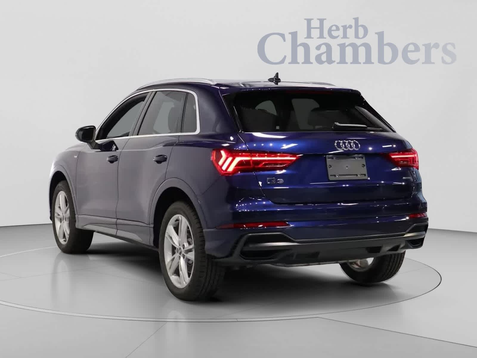 2025 Audi Q3 - Image 3