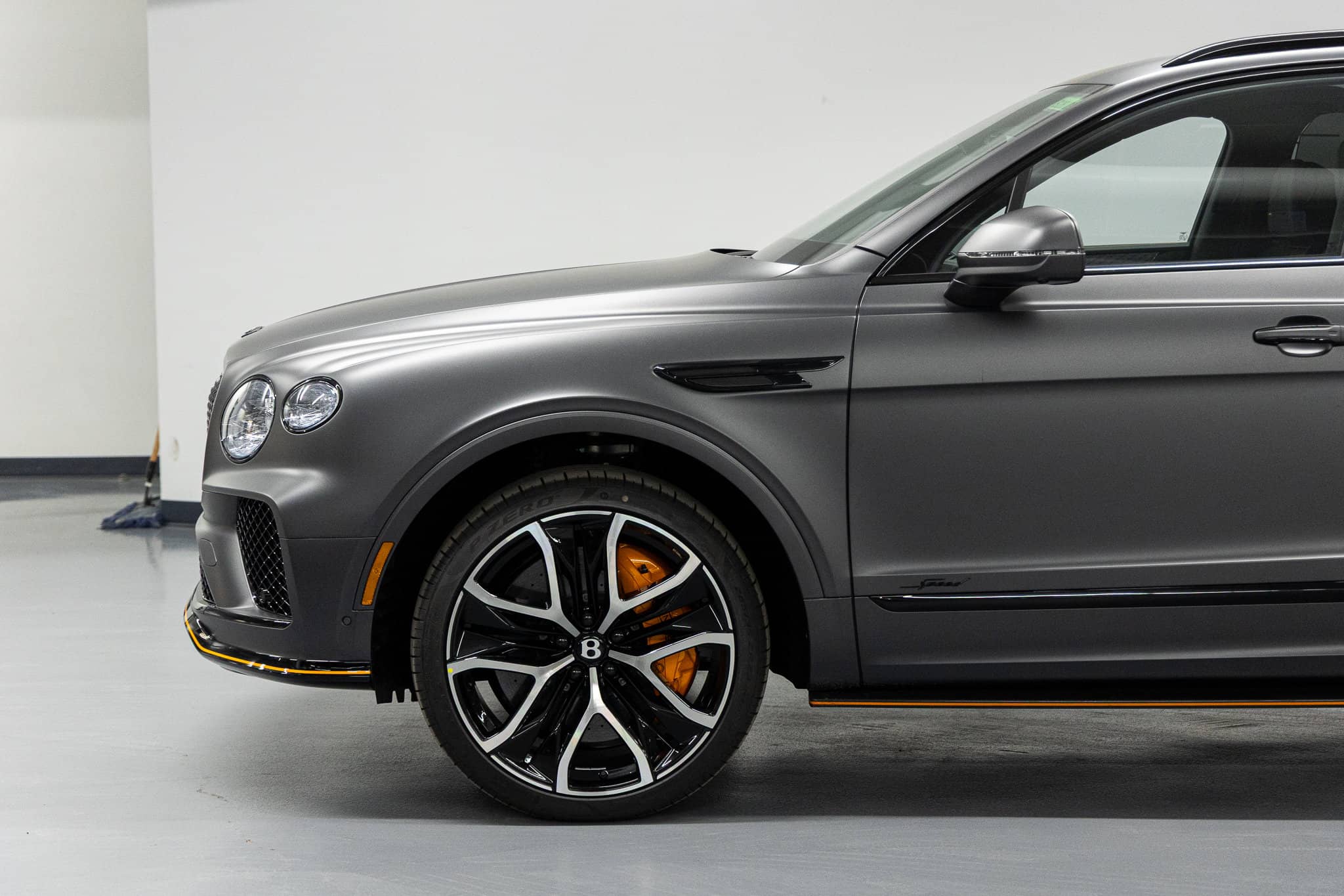 2026 Bentley Bentayga - Image 3
