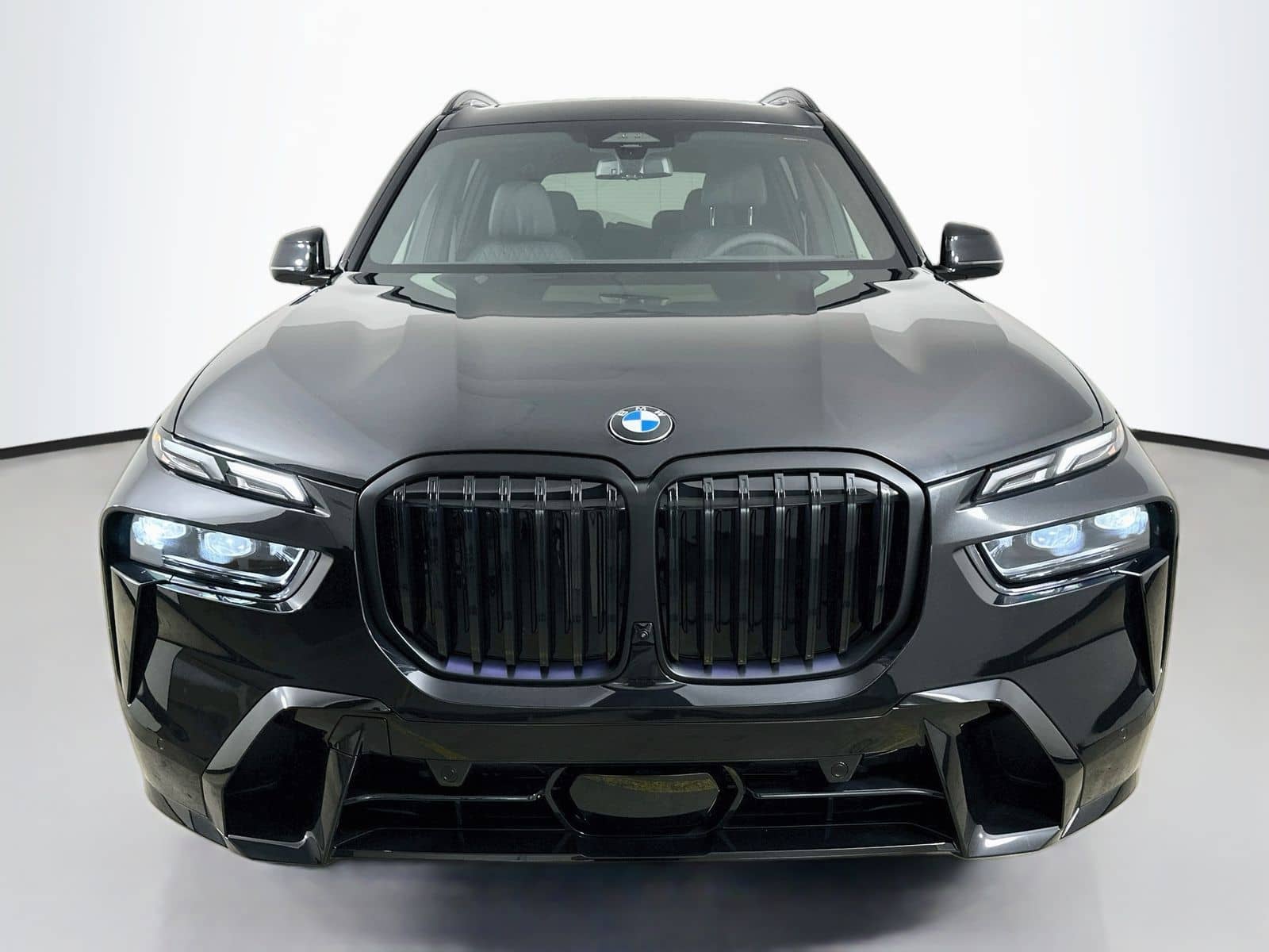 2027 BMW X7 - Image 2