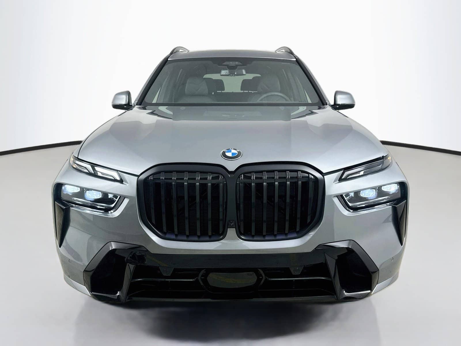 2027 BMW X7 - Image 2