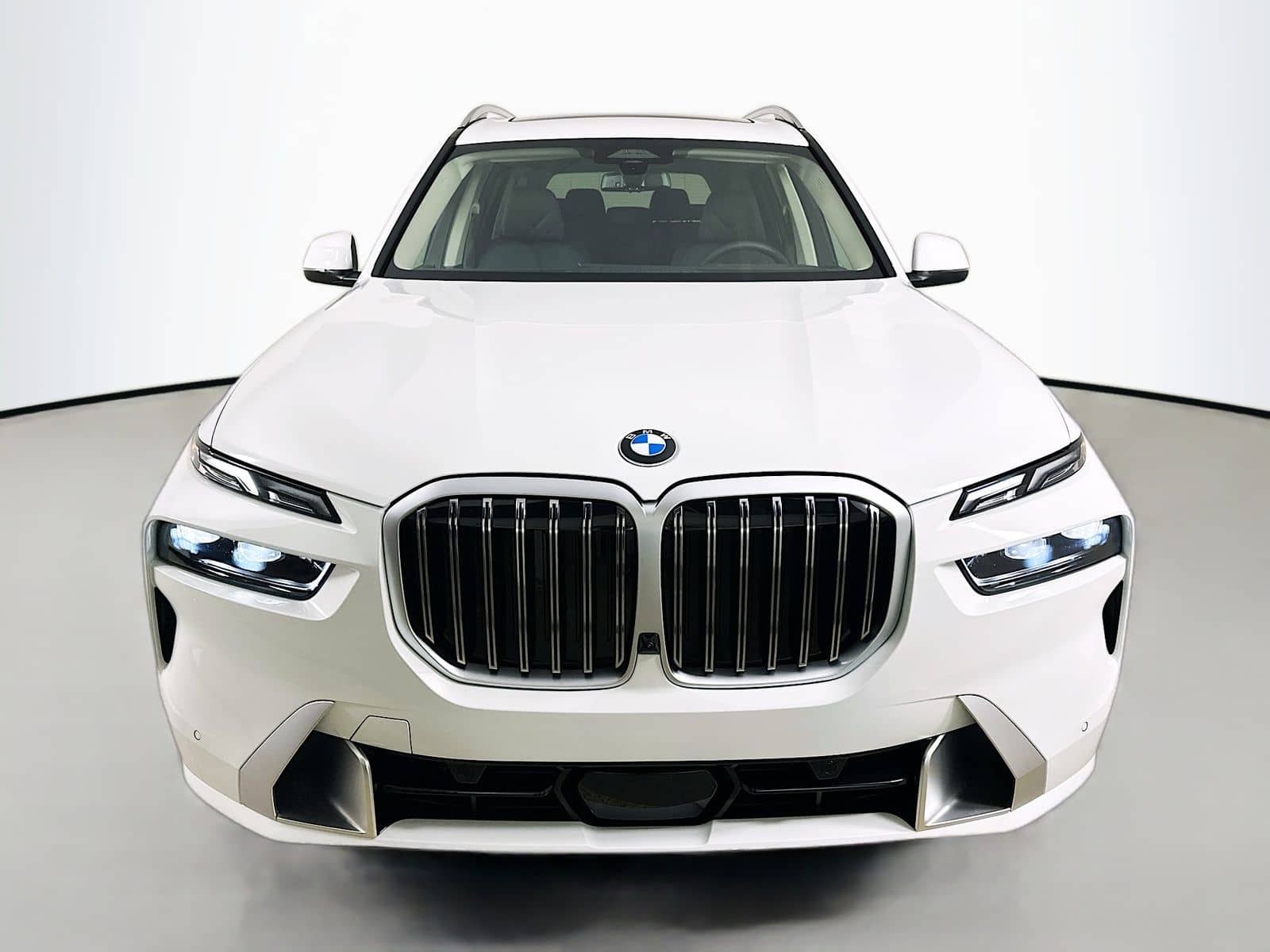2027 BMW X7 - Image 2