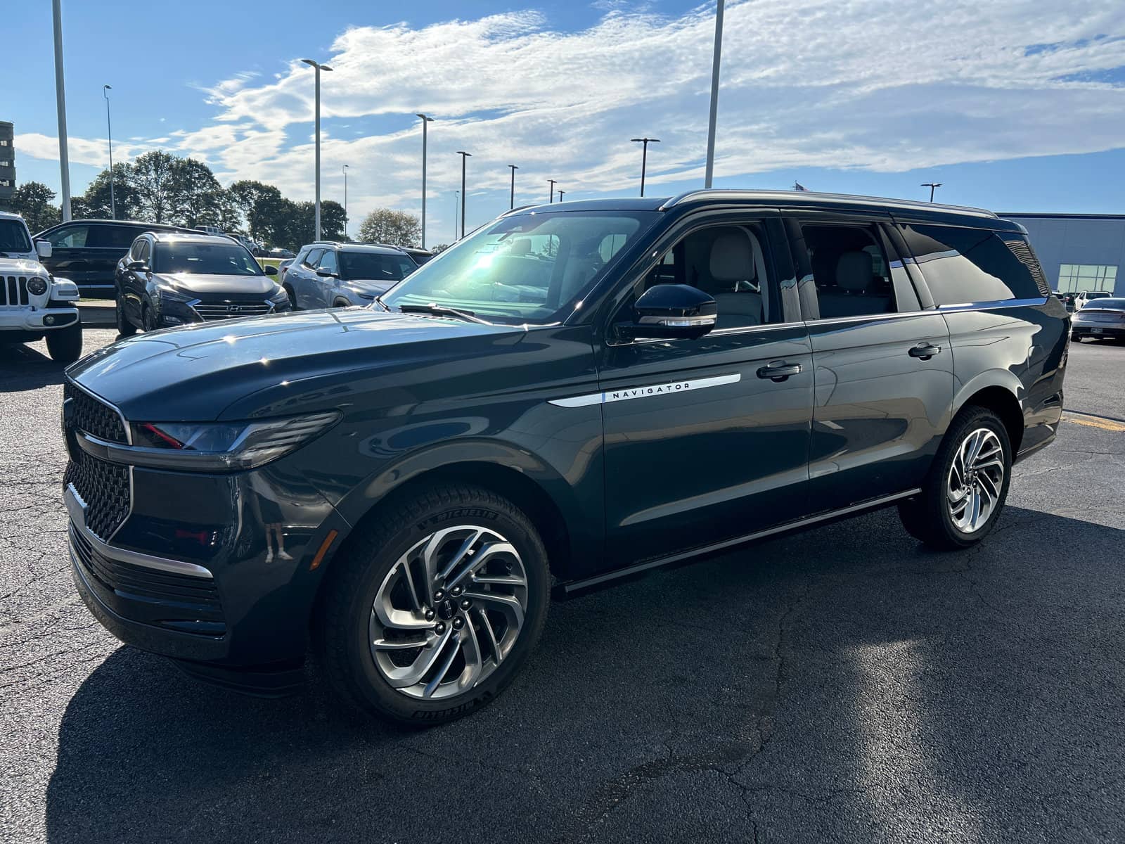 2026 Lincoln Navigator - Image 3