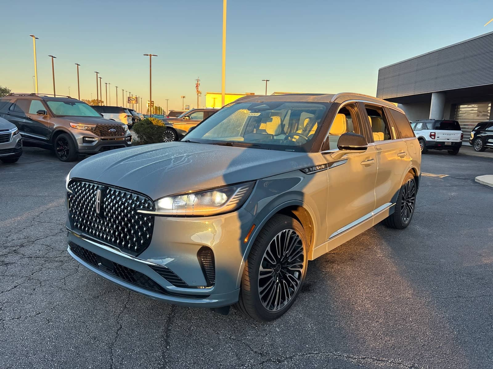2026 Lincoln Aviator - Image 3