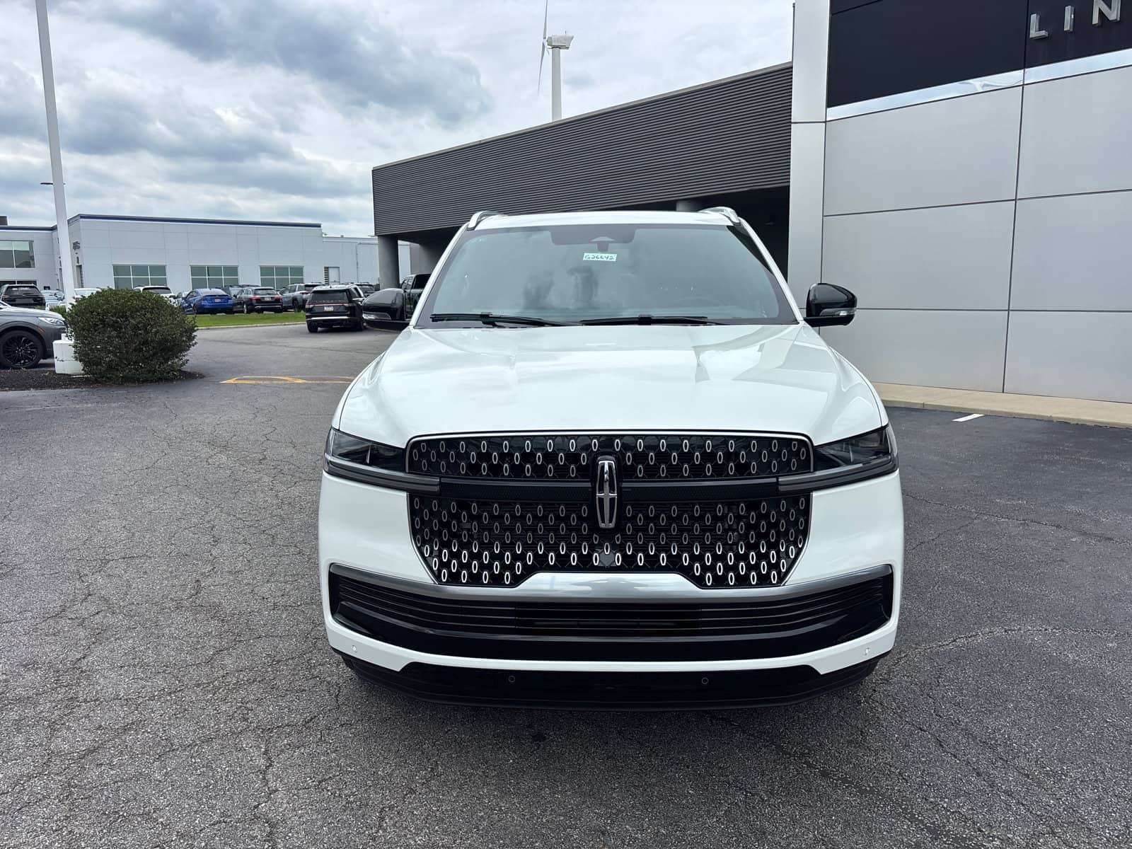 2026 Lincoln Navigator - Image 2