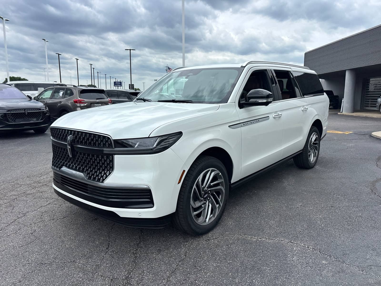 2026 Lincoln Navigator - Image 3