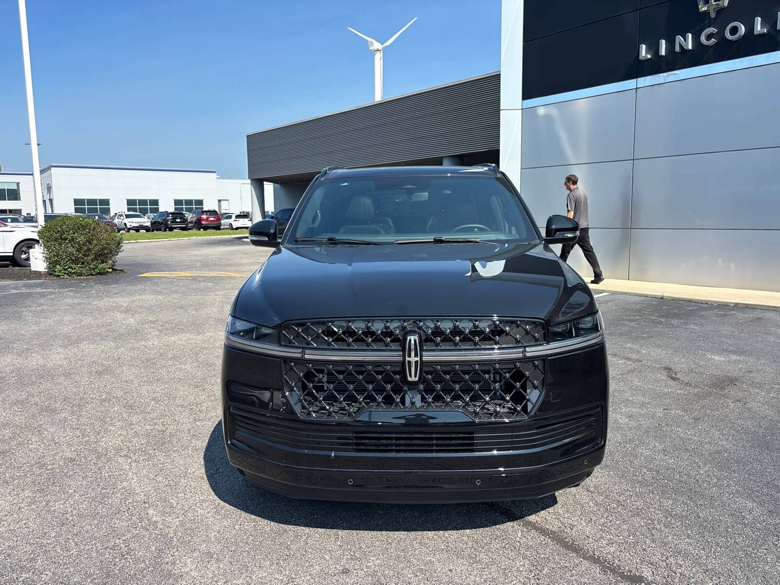 2026 Lincoln Navigator - Image 2