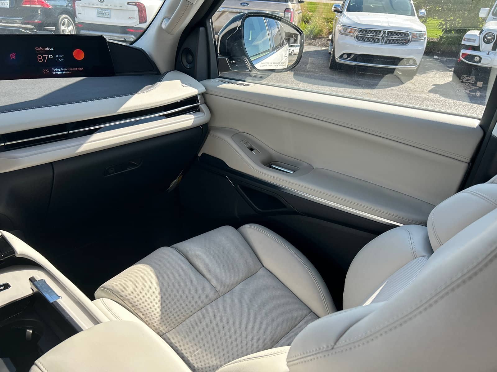 2026 Lincoln Navigator - Image 34