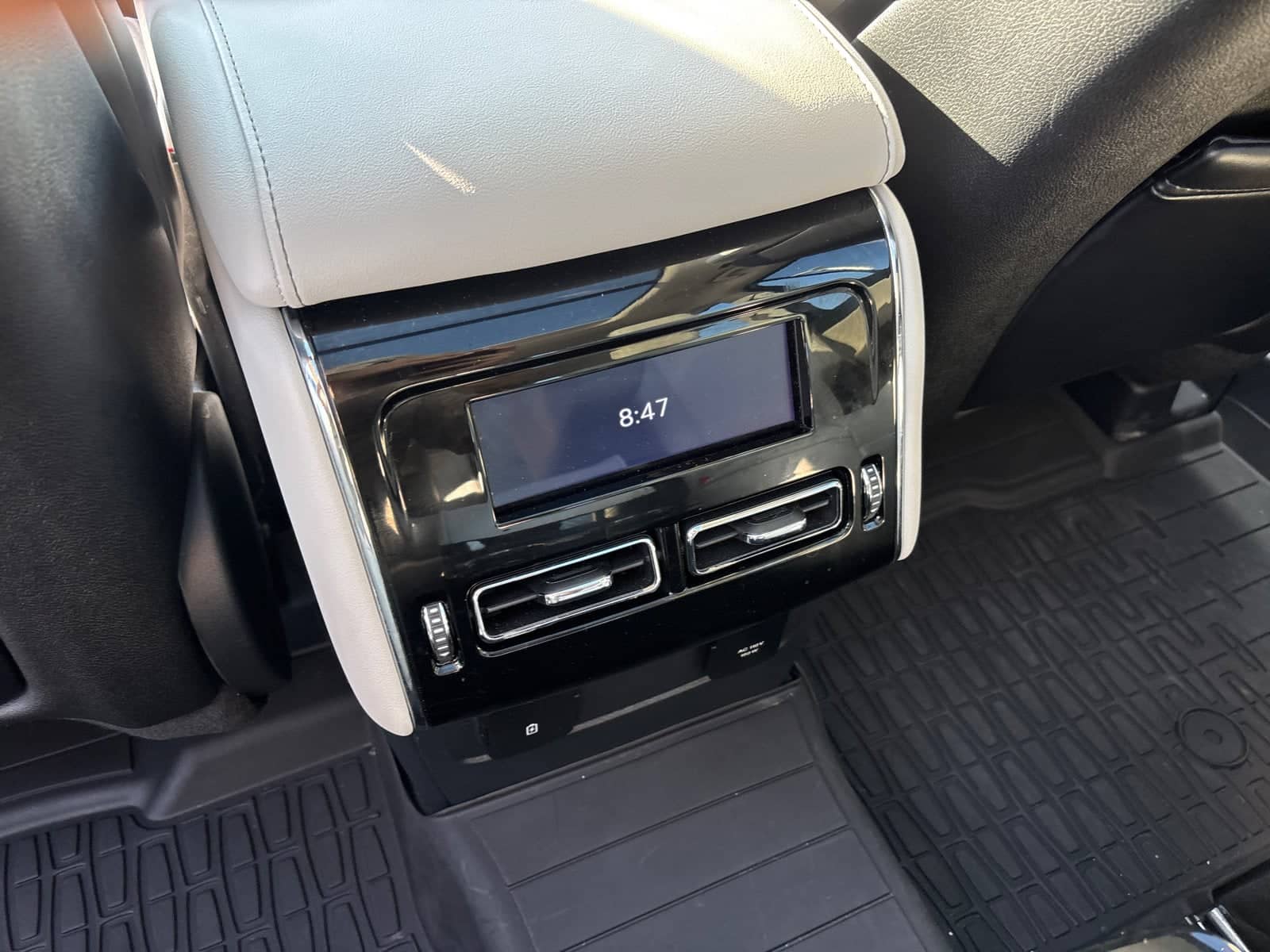 2026 Lincoln Aviator - Image 32