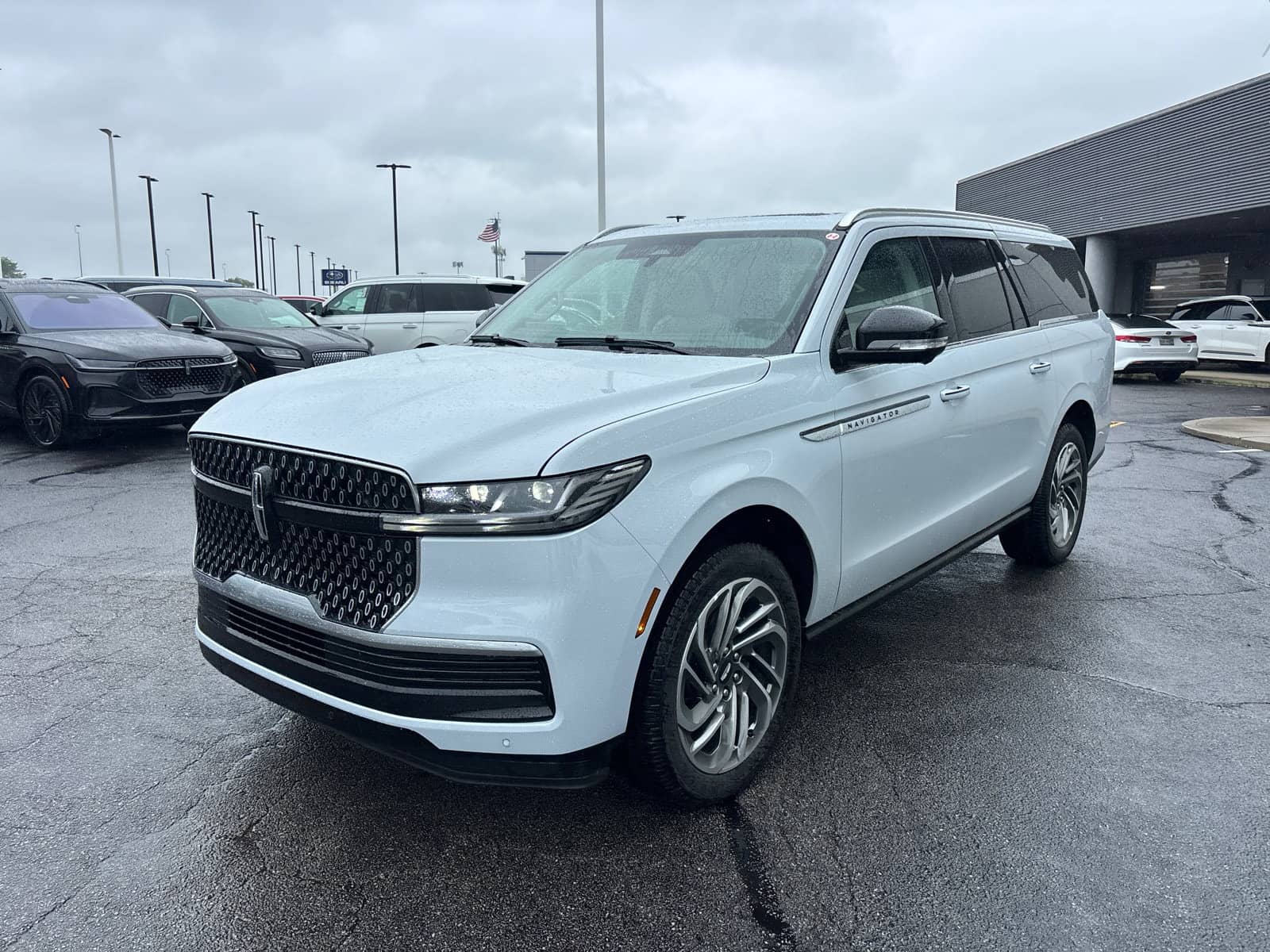 2026 Lincoln Navigator - Image 3
