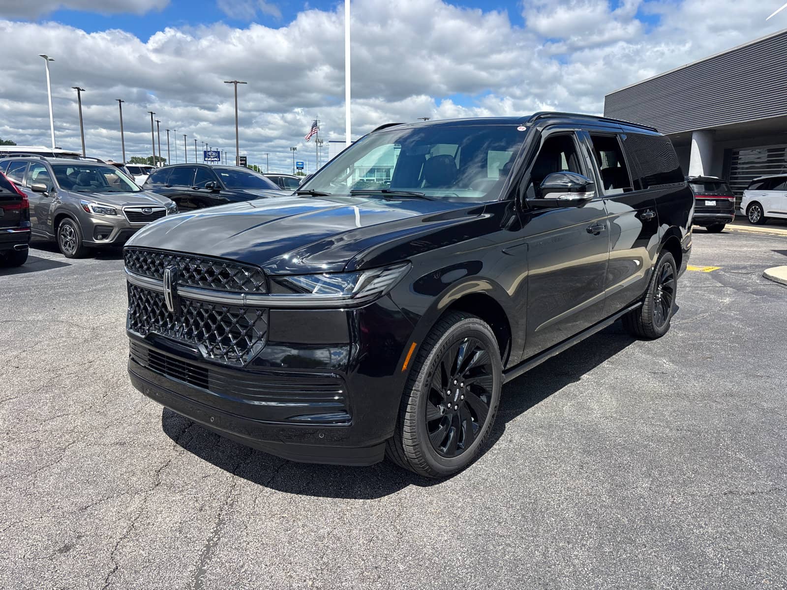 2026 Lincoln Navigator - Image 3