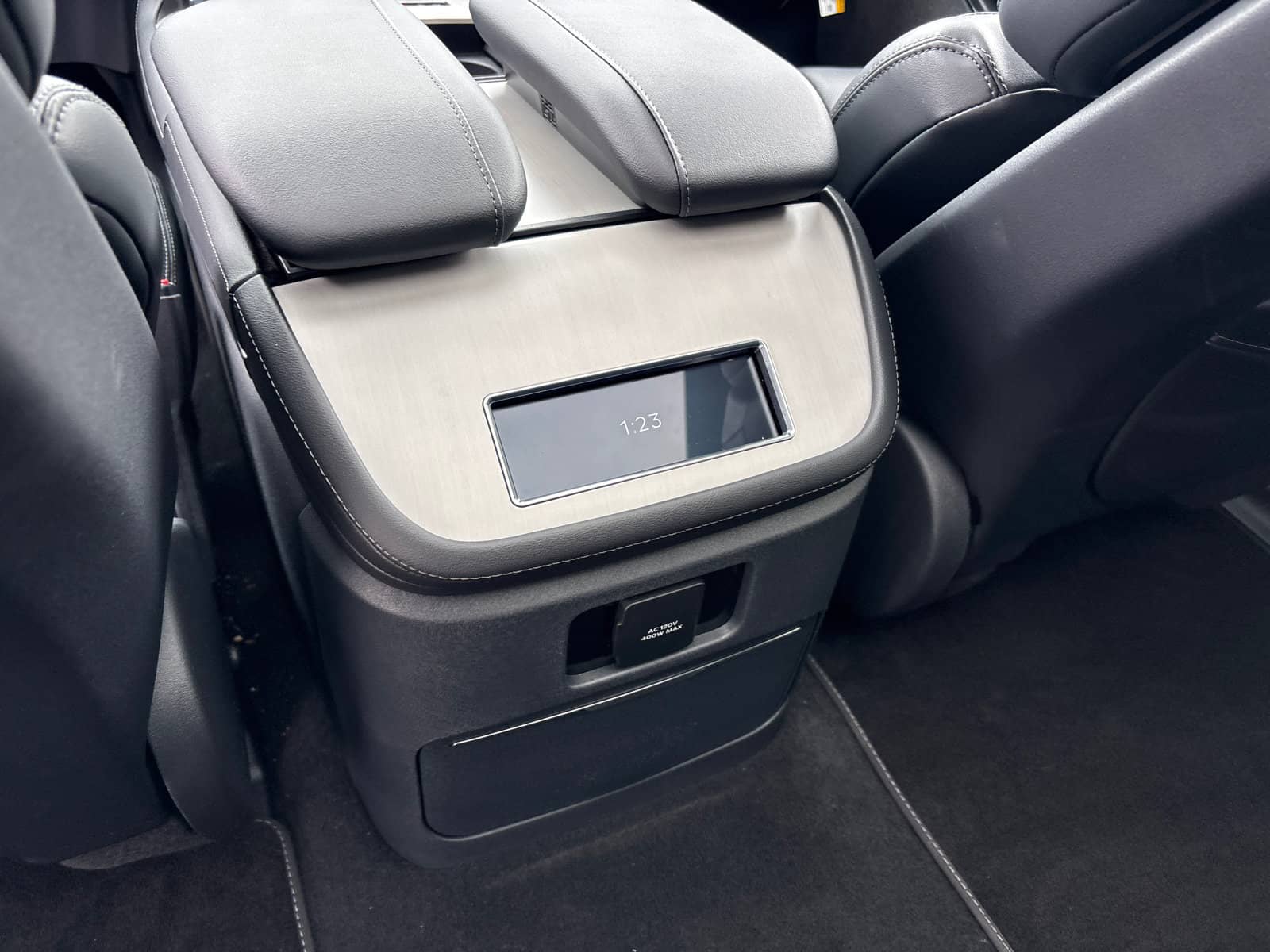 2026 Lincoln Navigator - Image 30