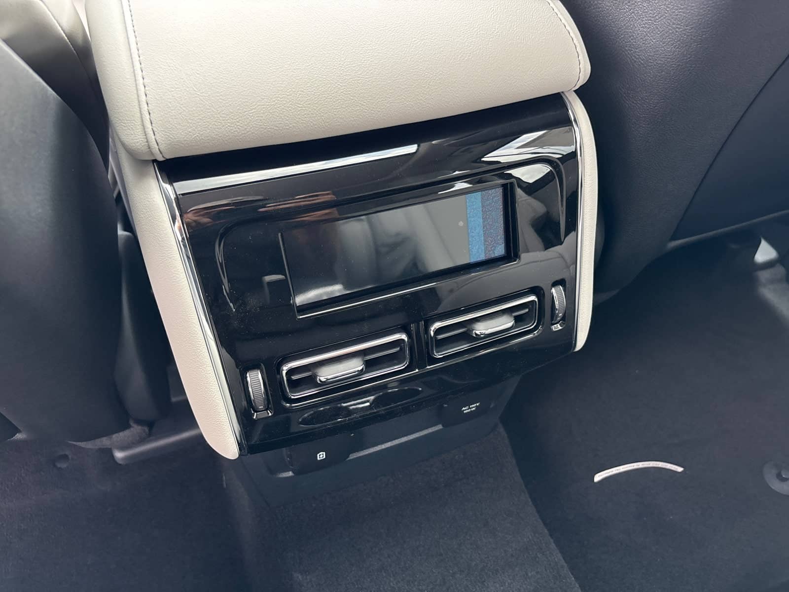 2026 Lincoln Aviator - Image 32