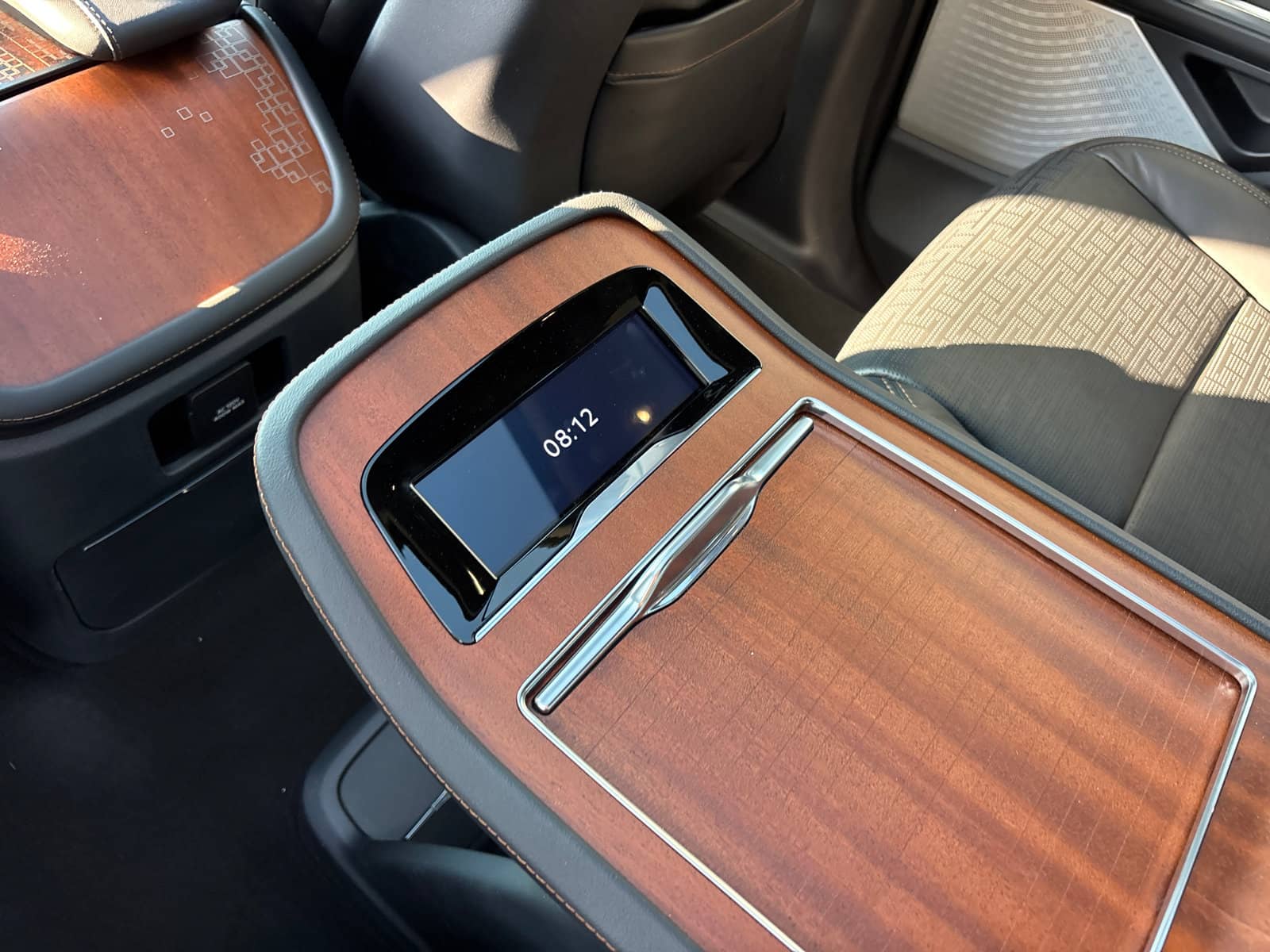 2026 Lincoln Navigator - Image 32