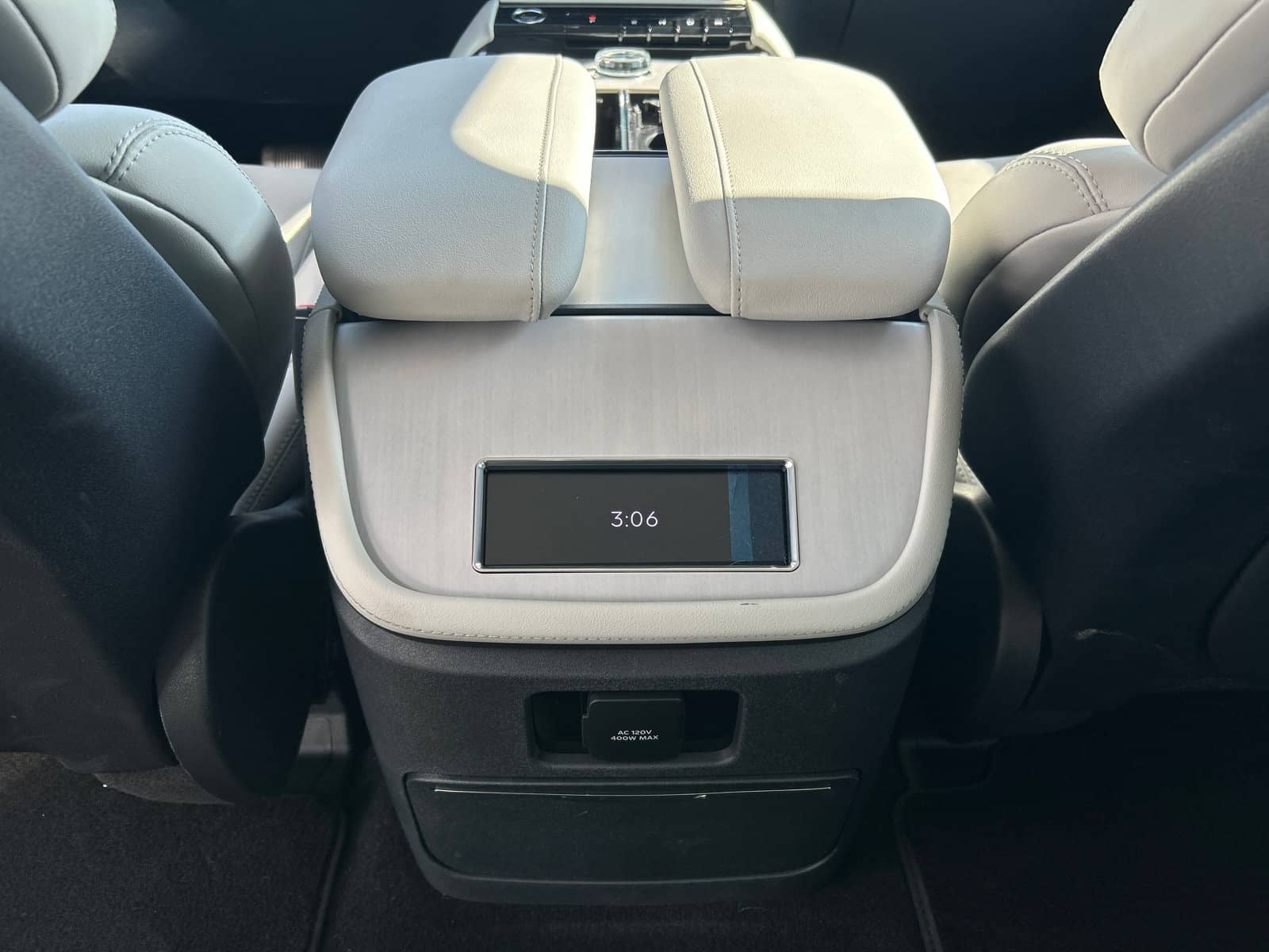 2026 Lincoln Navigator - Image 35