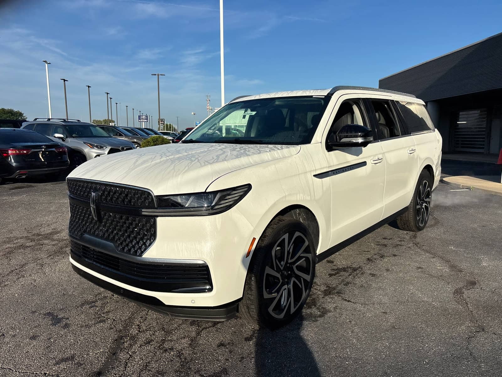 2026 Lincoln Navigator - Image 3