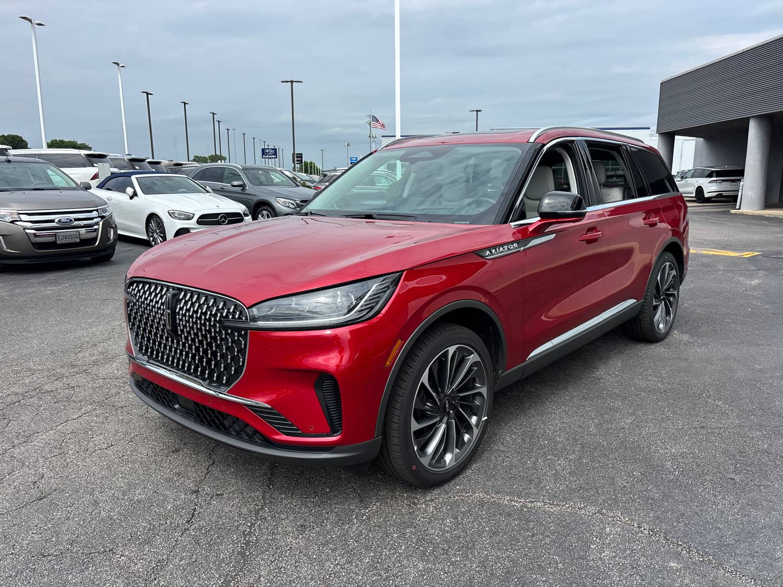 2026 Lincoln Aviator - Image 3
