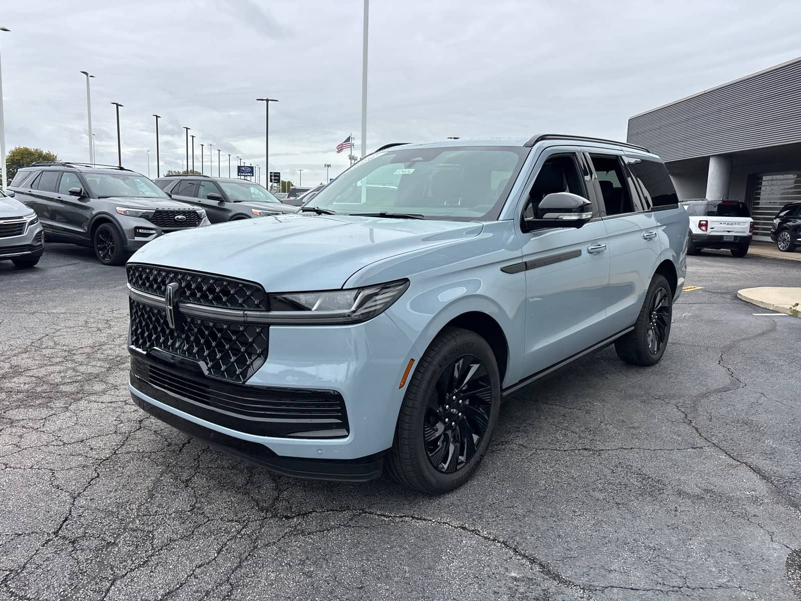 2026 Lincoln Navigator - Image 3
