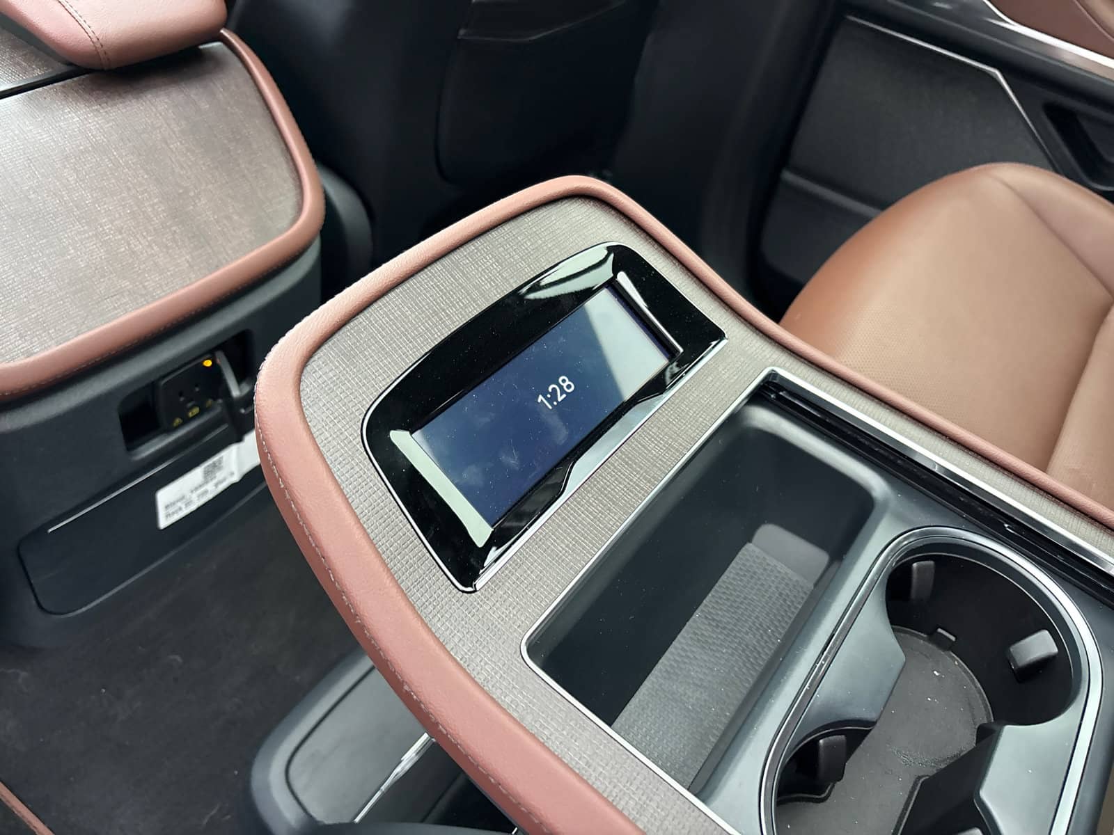 2026 Lincoln Navigator - Image 32
