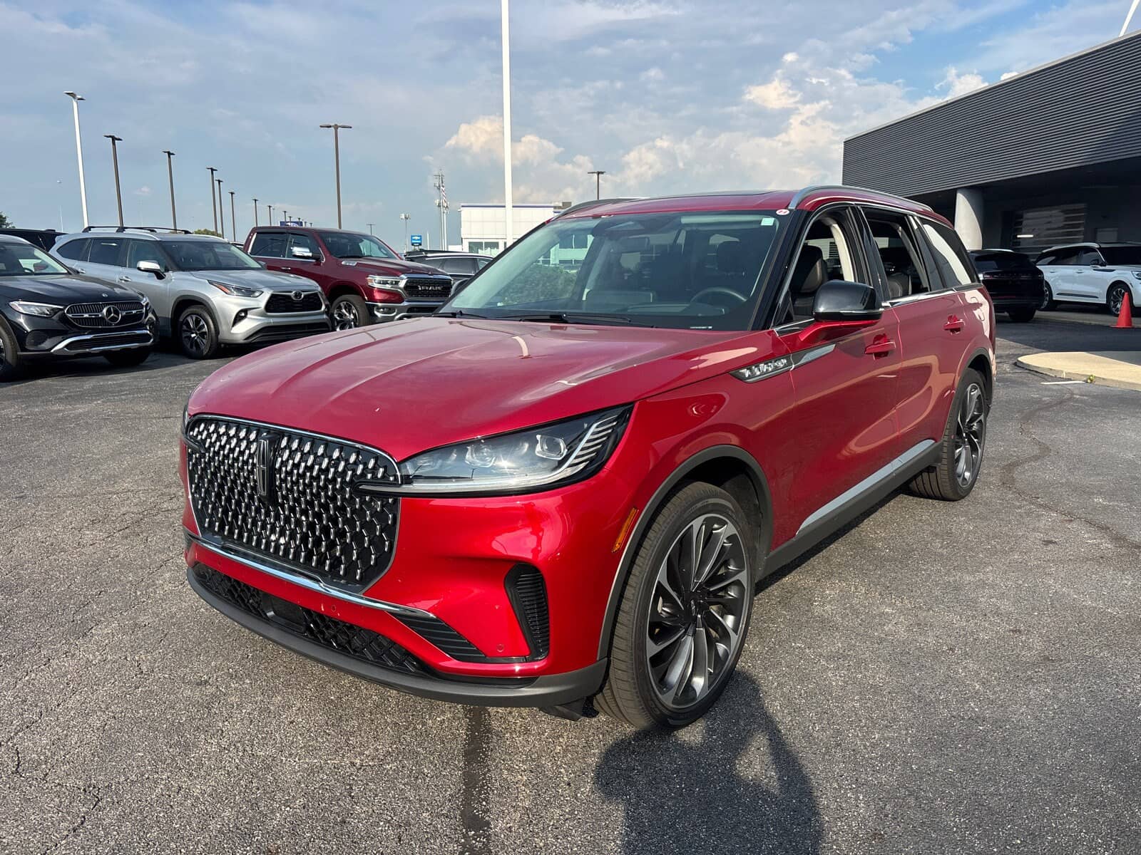 2026 Lincoln Aviator - Image 3