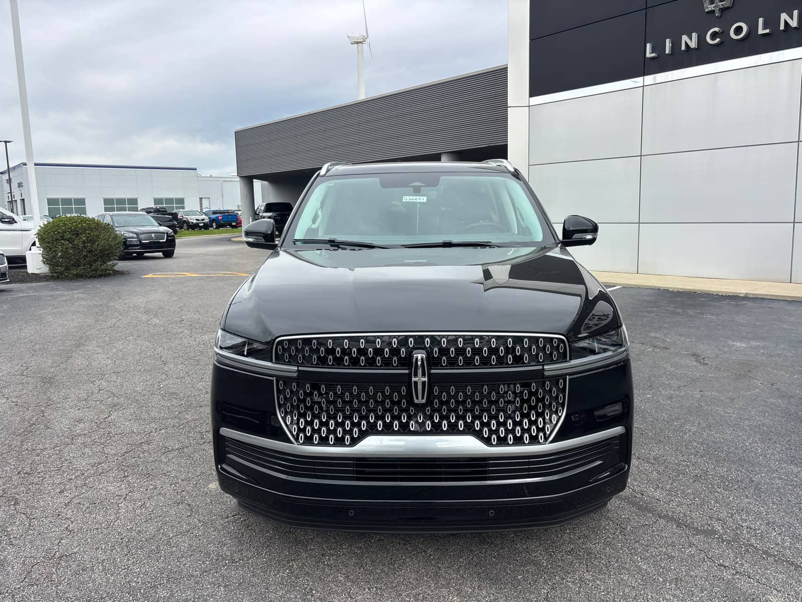 2026 Lincoln Navigator - Image 2