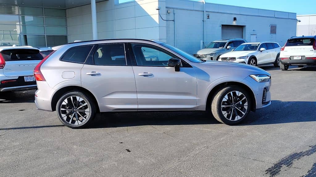 2026 Volvo XC60 - Image 2