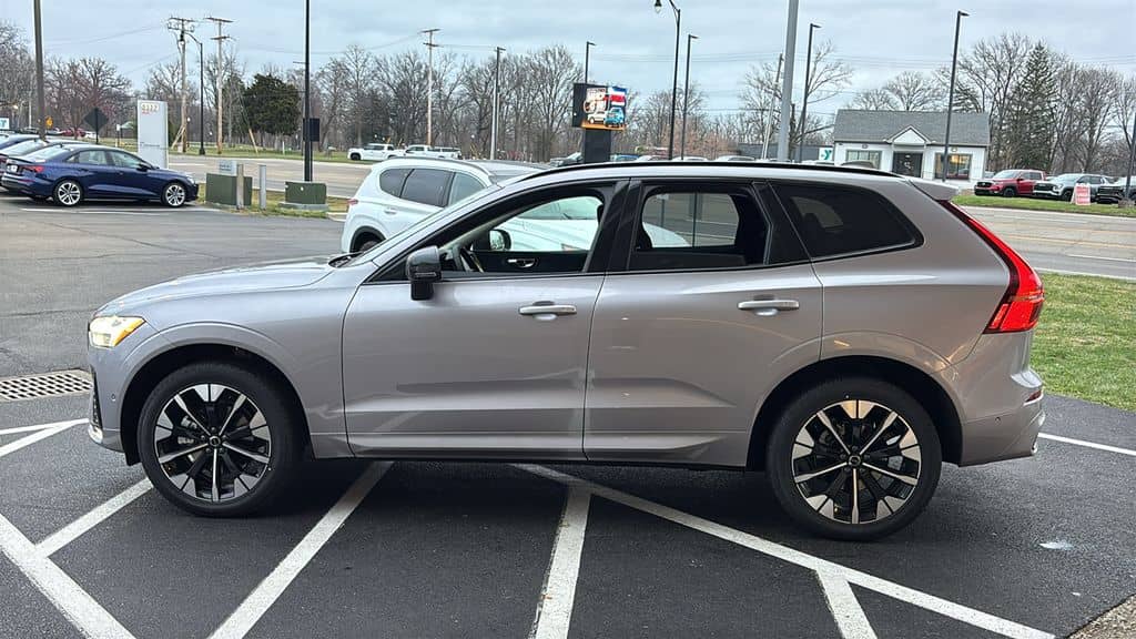 2026 Volvo XC60 - Image 3