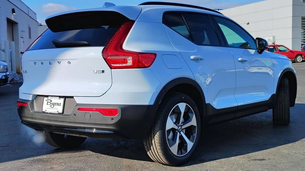2026 Volvo XC40 - Image 3