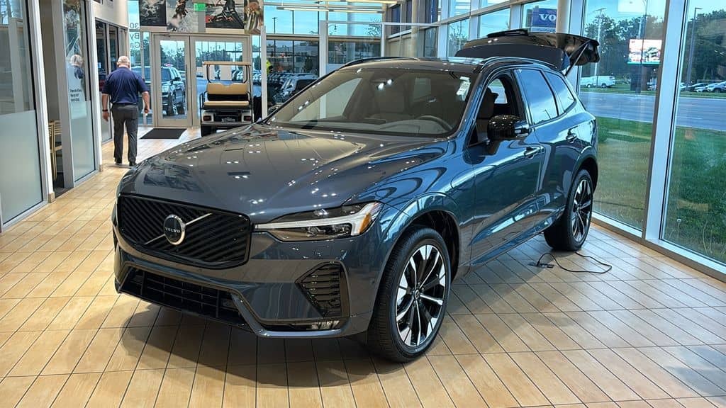 2027 Volvo XC60 - Image 2