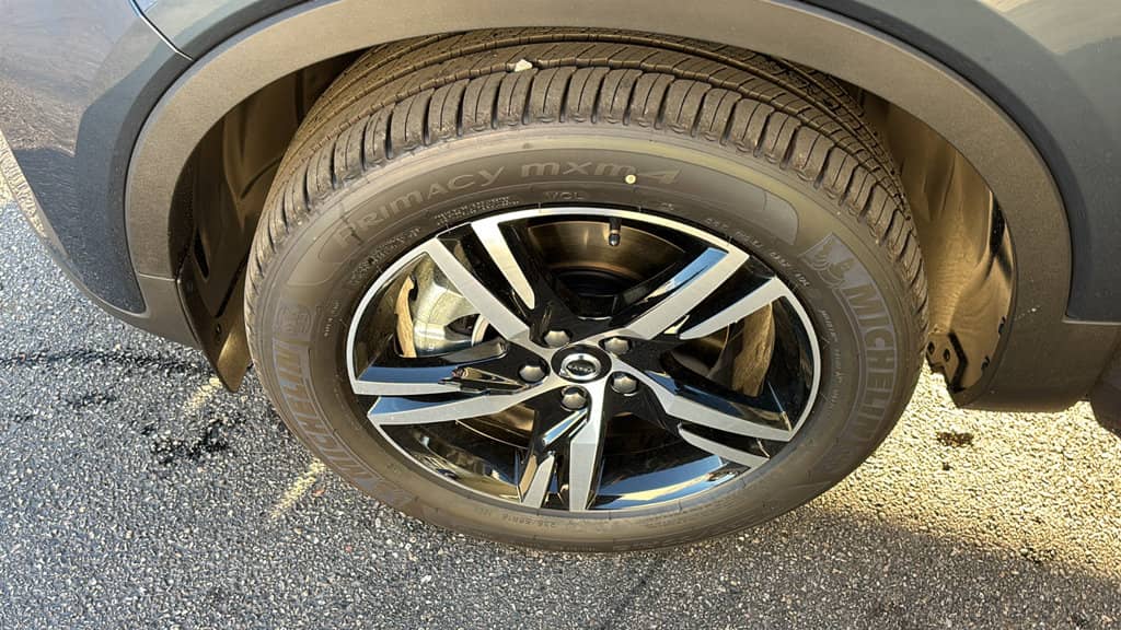 2026 Volvo XC40 - Image 32