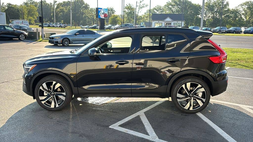 2026 Volvo XC40 - Image 3