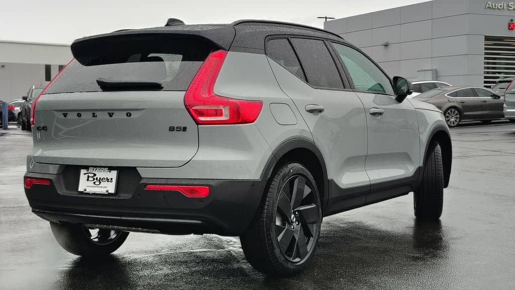 2026 Volvo XC40 - Image 3