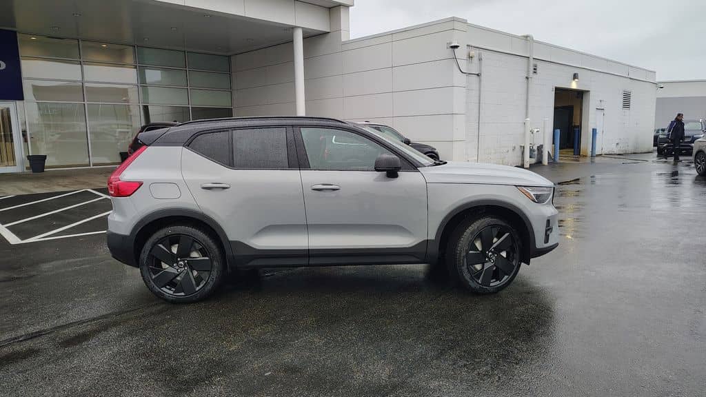 2026 Volvo XC40 - Image 2