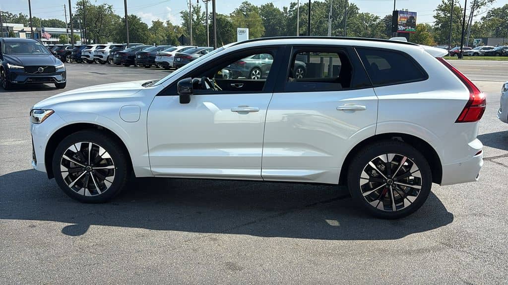 2026 Volvo XC60 - Image 2