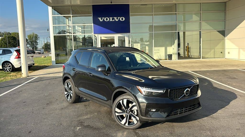 2026 Volvo XC40 - Image 2