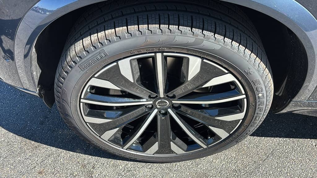 2027 Volvo XC90 - Image 32