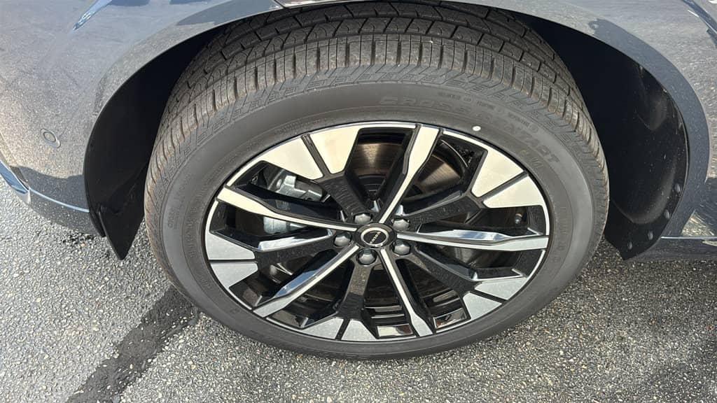 2026 Volvo XC60 - Image 32
