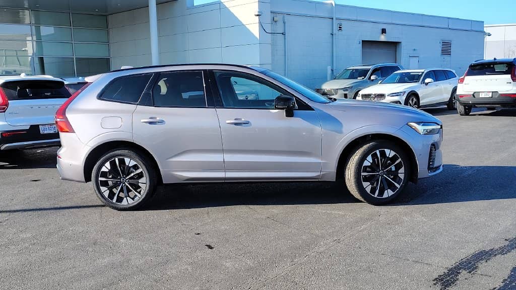2026 Volvo XC60 - Image 2