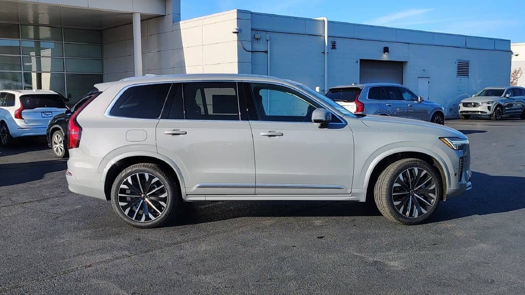 2026 Volvo XC90 - Image 2