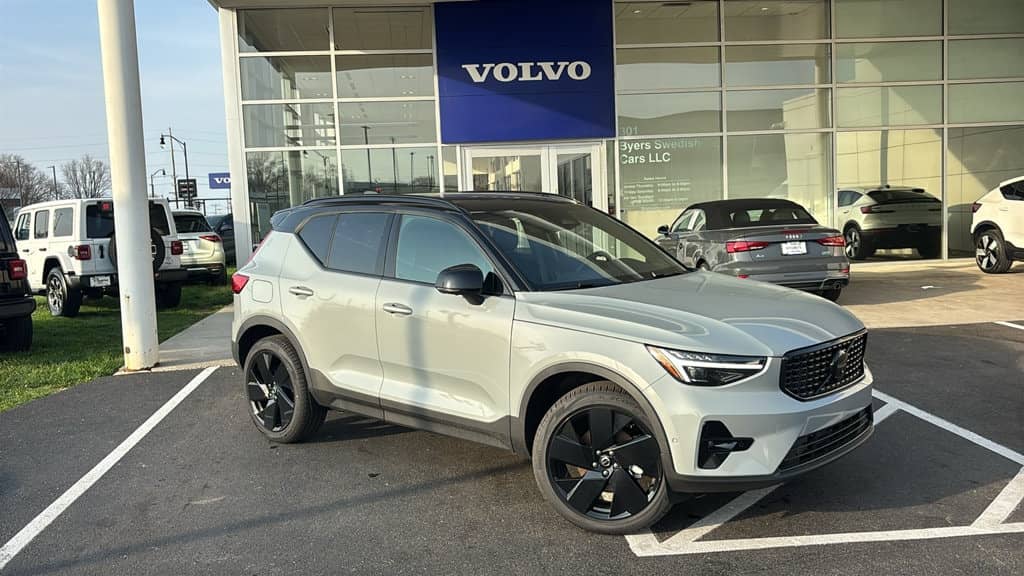 2026 Volvo XC40 - Image 2