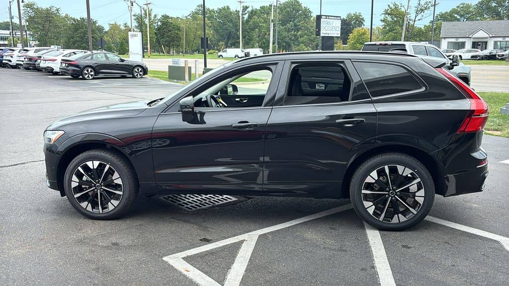 2026 Volvo XC60 - Image 2